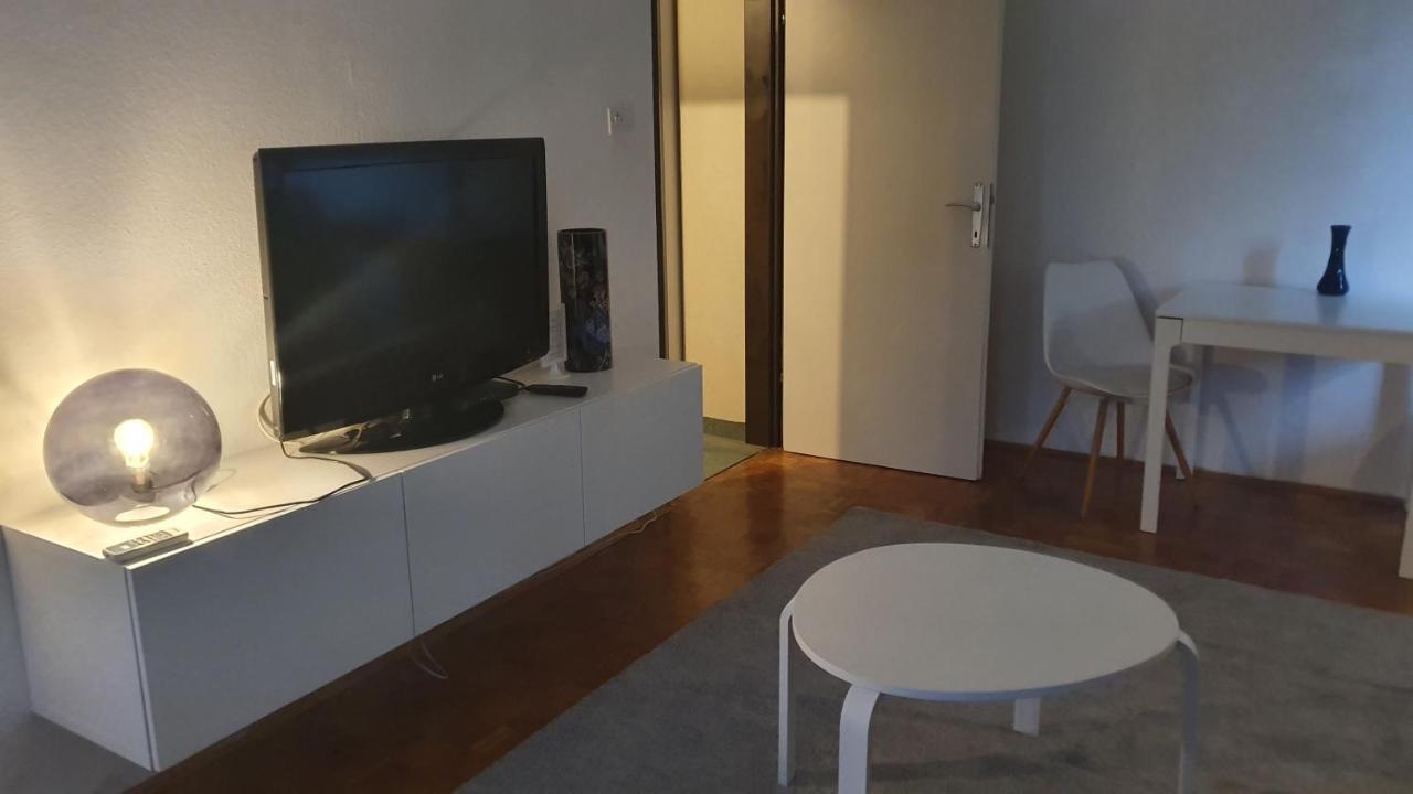 Apartment Sretni Dimnjacar 奥西耶克 外观 照片